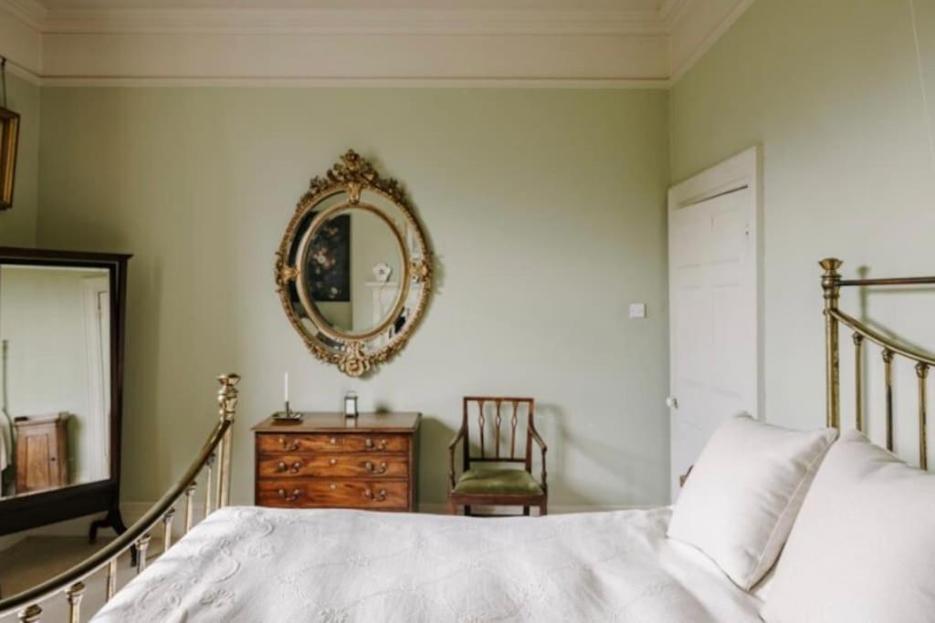 Cressy Hall - Historic Grade II Listed Manor, Gorgeous Topiary Garden Gosberton Екстериор снимка