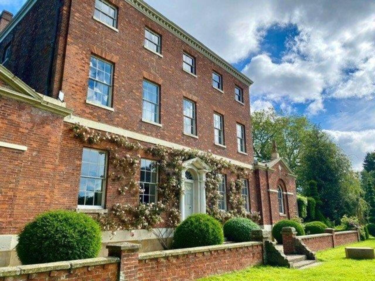 Cressy Hall - Historic Grade II Listed Manor, Gorgeous Topiary Garden Gosberton Екстериор снимка