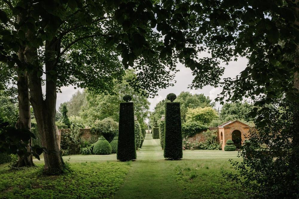 Cressy Hall - Historic Grade II Listed Manor, Gorgeous Topiary Garden Gosberton Екстериор снимка